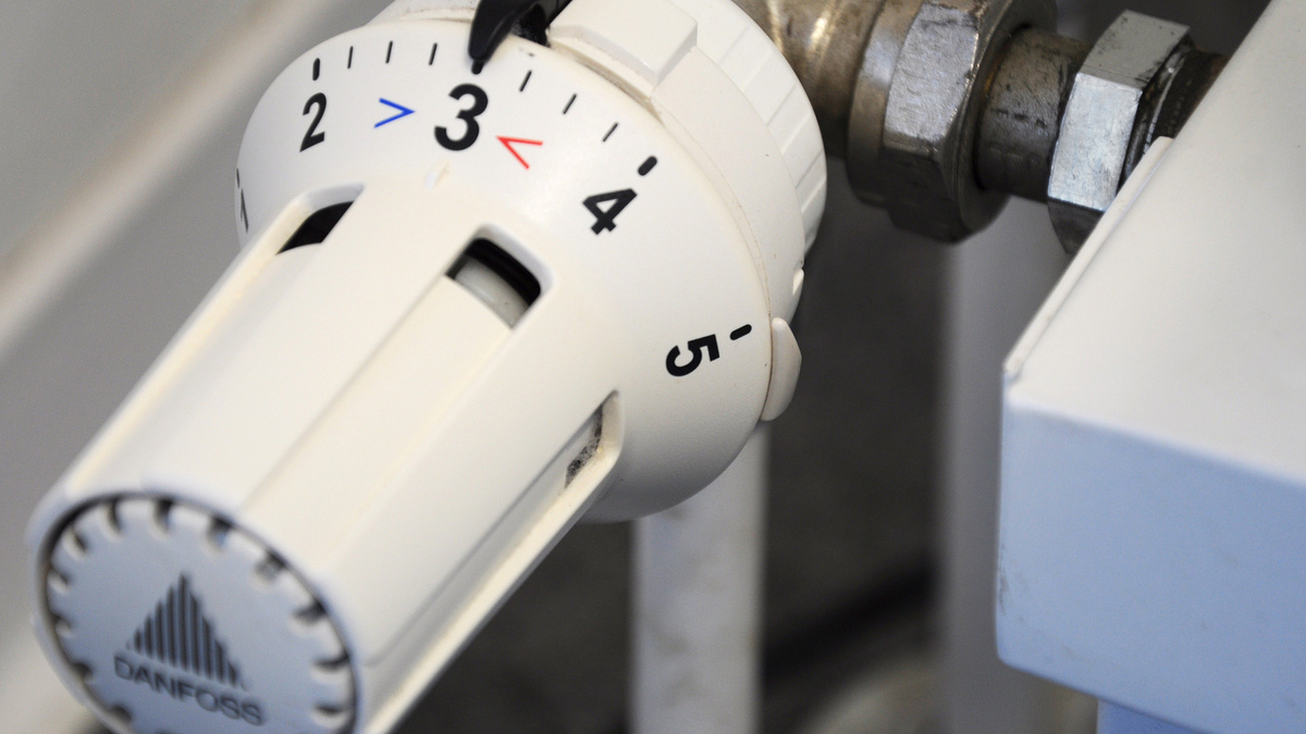 Ein Heizkörpterthermostat ist auf mittlere Temperatur eingestellt.