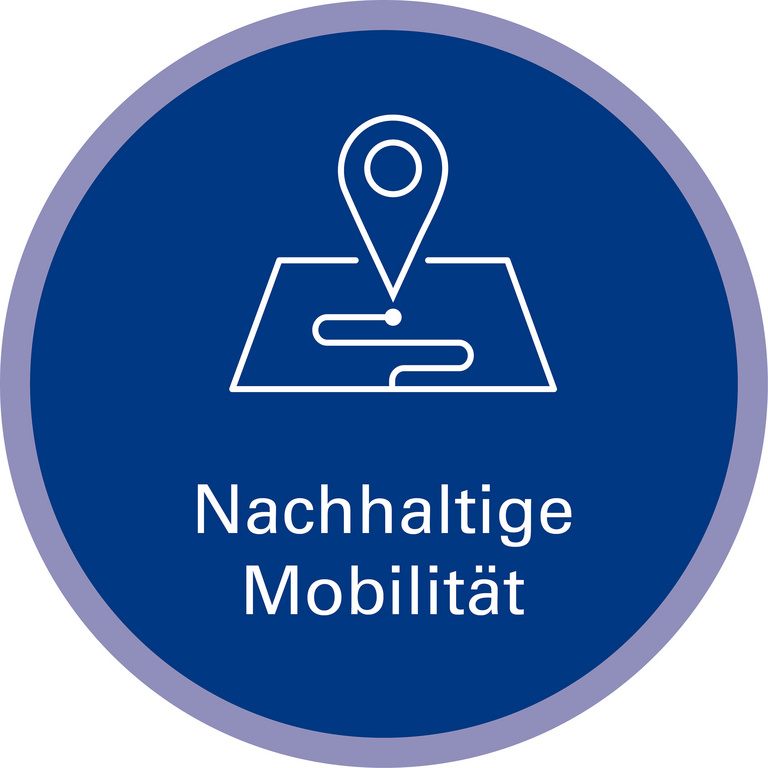 Handlungsfeld Nachhaltige Mobilität Icon zu Handlungsfeld: Nachhaltige Mobilität. Die Grafik zeigt als Strichzeichnung eine stilisierte Straßenkarte mit einem Map-Marker.