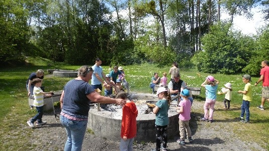 Grillen mit den Eltern und Projektabschluss.